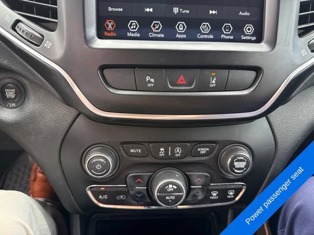 Used 2021 Jeep Cherokee Latitude Lux w/ Comfort/Convenience Group AWD/4WD image 16