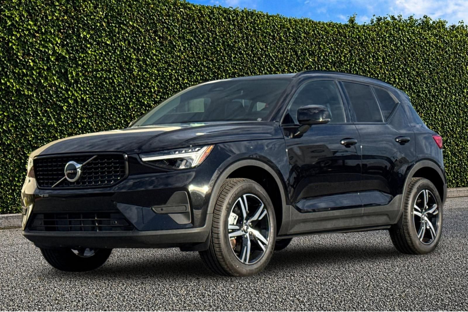 New 2026 Volvo XC40 B4 Core w/ Protection Package Premier FWD image 2
