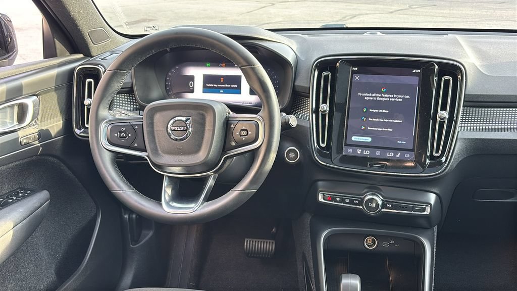 Certified 2025 Volvo XC40 B5 Plus AWD/4WD image 7