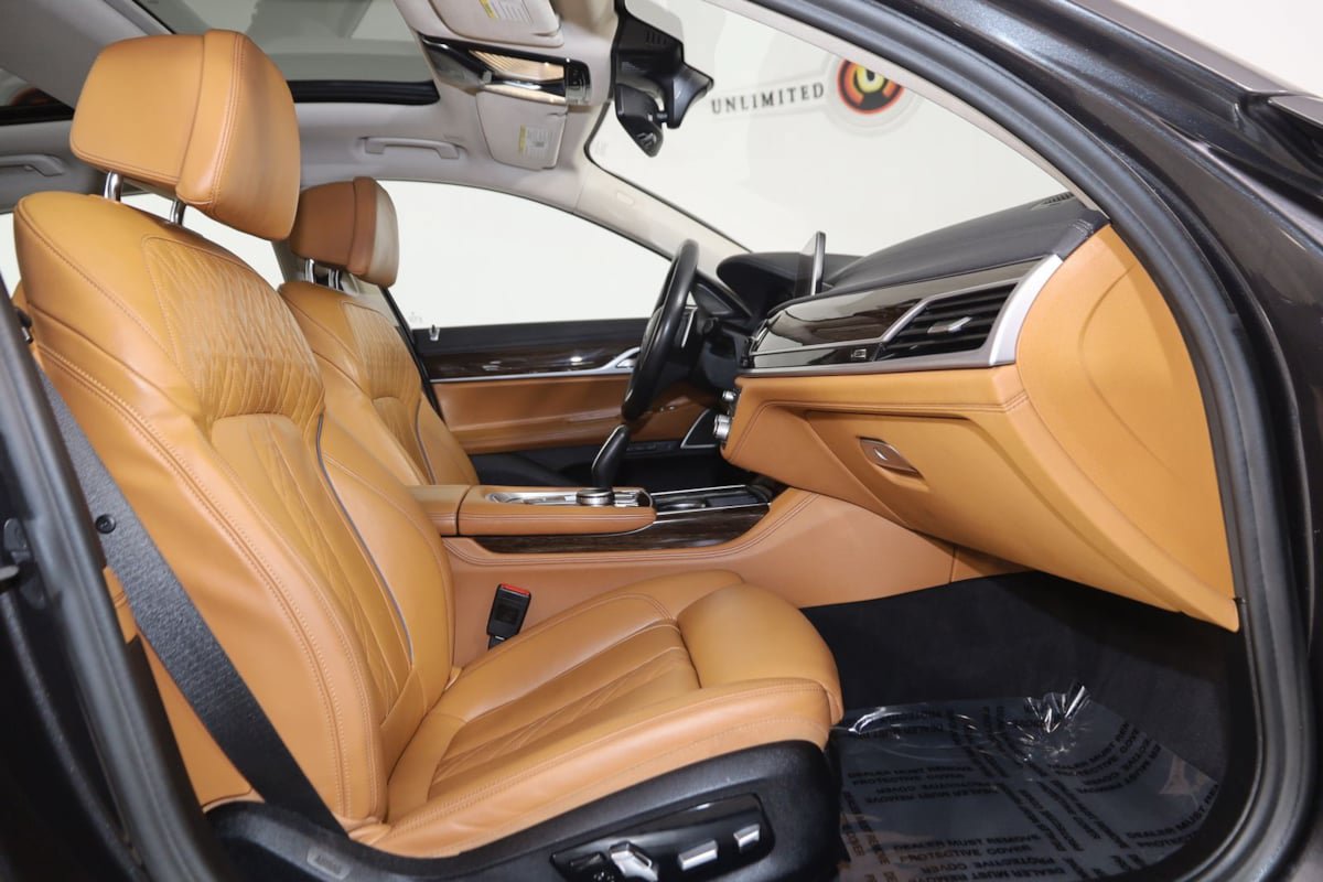 Used 2020 BMW 750i xDrive AWD/4WD image 14