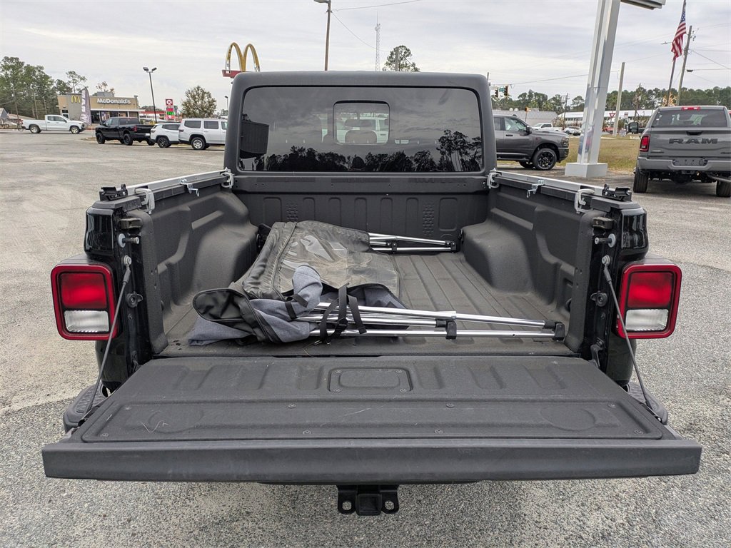 Used 2022 Jeep Gladiator Sport image 13