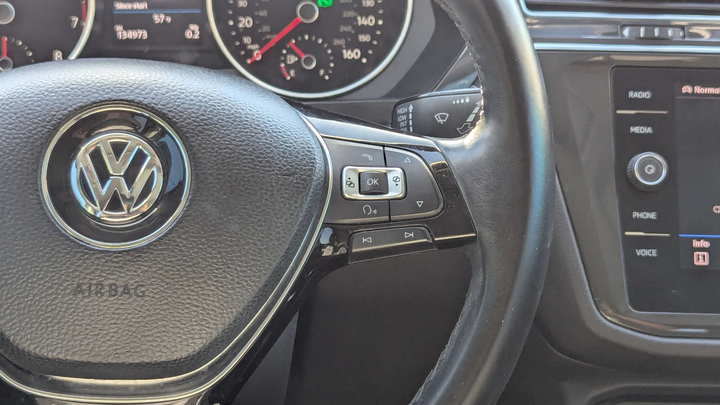 Used 2018 Volkswagen Tiguan SE w/ Panoramic Sunroof Package AWD/4WD image 20