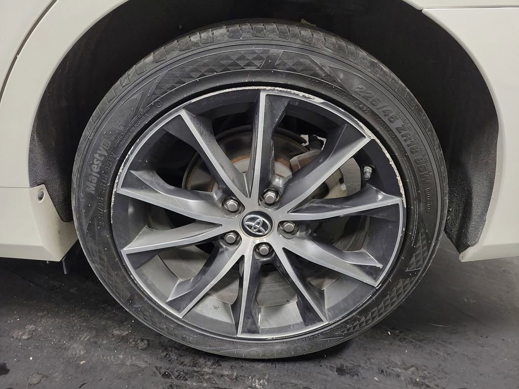 Used 2015 Toyota Camry XSE image 10