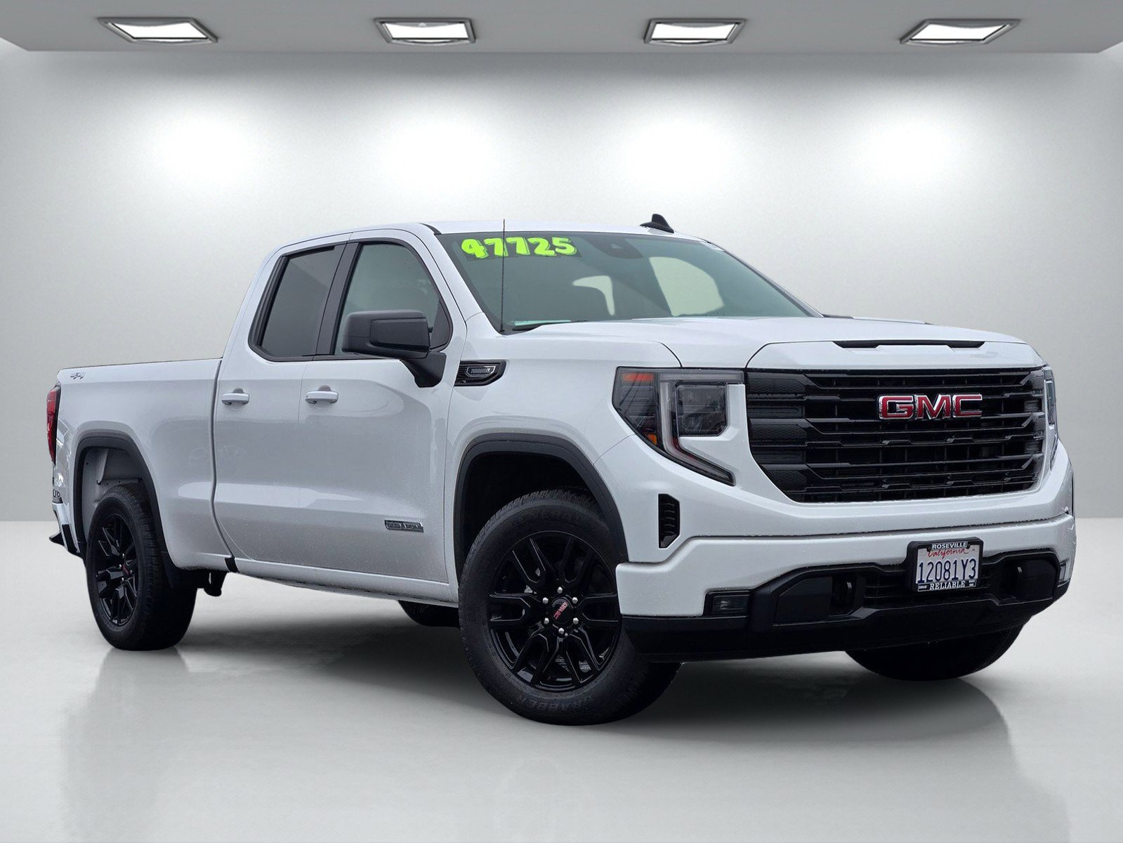 Used 2025 GMC Sierra 1500 Elevation image 1