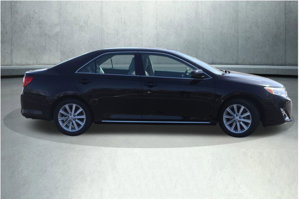 Used 2014 Toyota Camry XLE w/ Leather Package FWD image 22