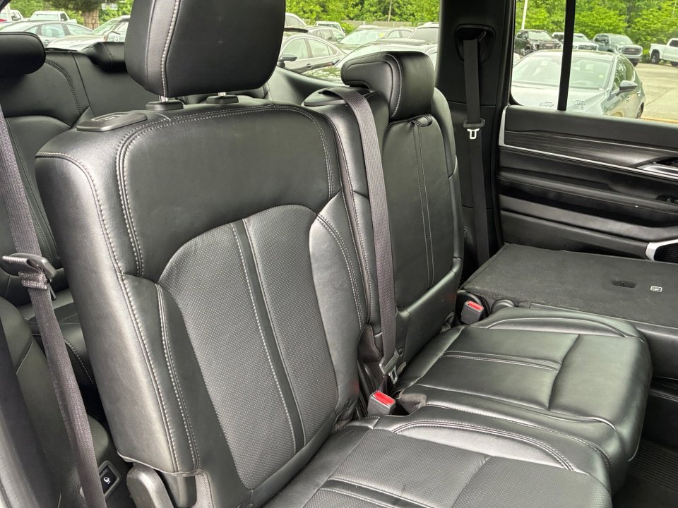 Used 2023 Jeep Wagoneer Series III w/ Premium Group I AWD/4WD image 32
