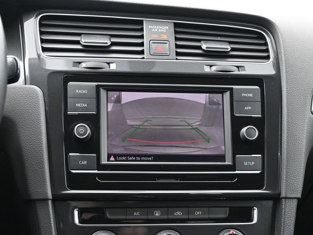 Used 2018 Volkswagen Golf S image 46