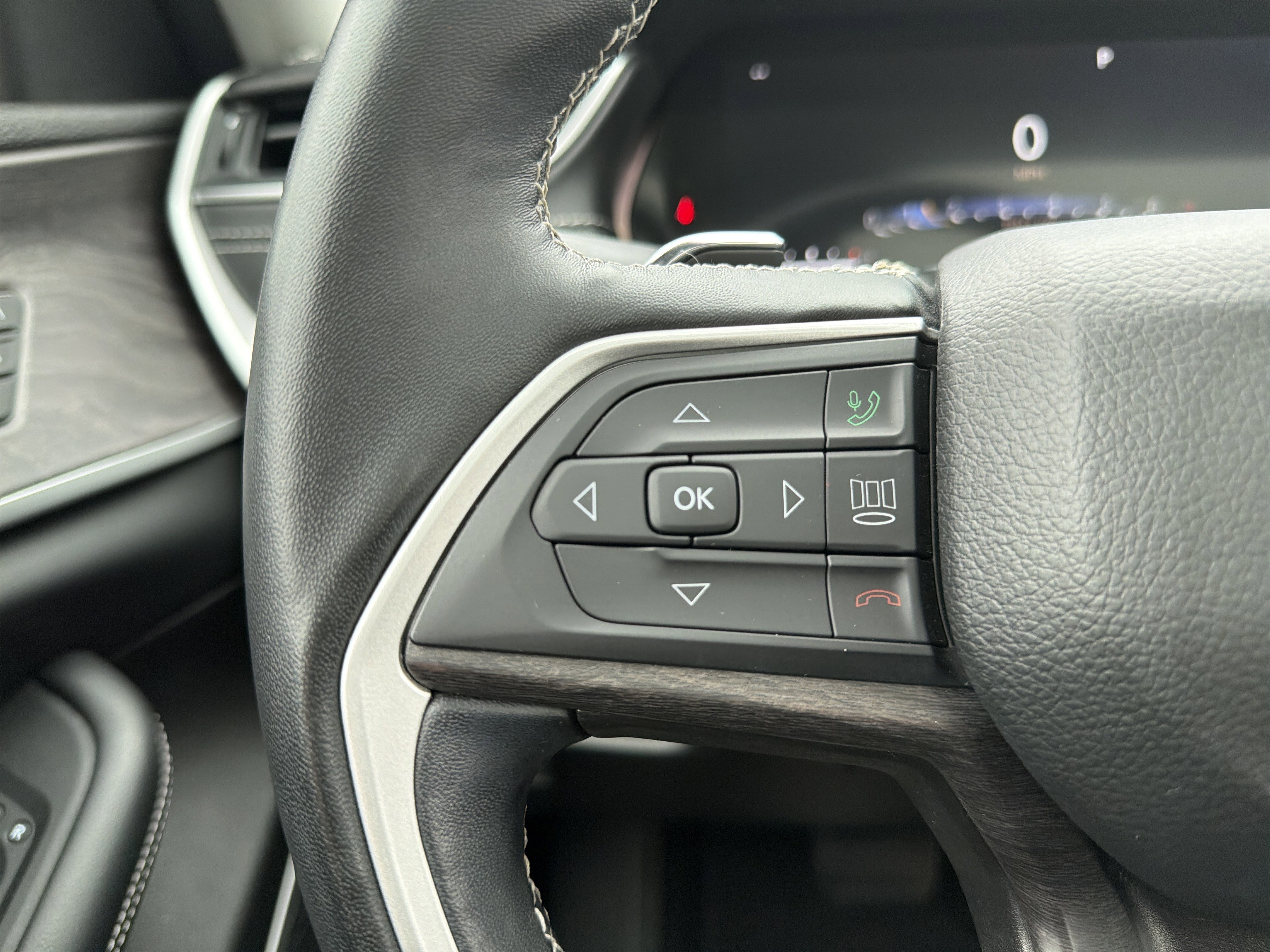 Used 2022 Jeep Grand Cherokee L Limited w/ Luxury Tech Group II AWD/4WD image 24