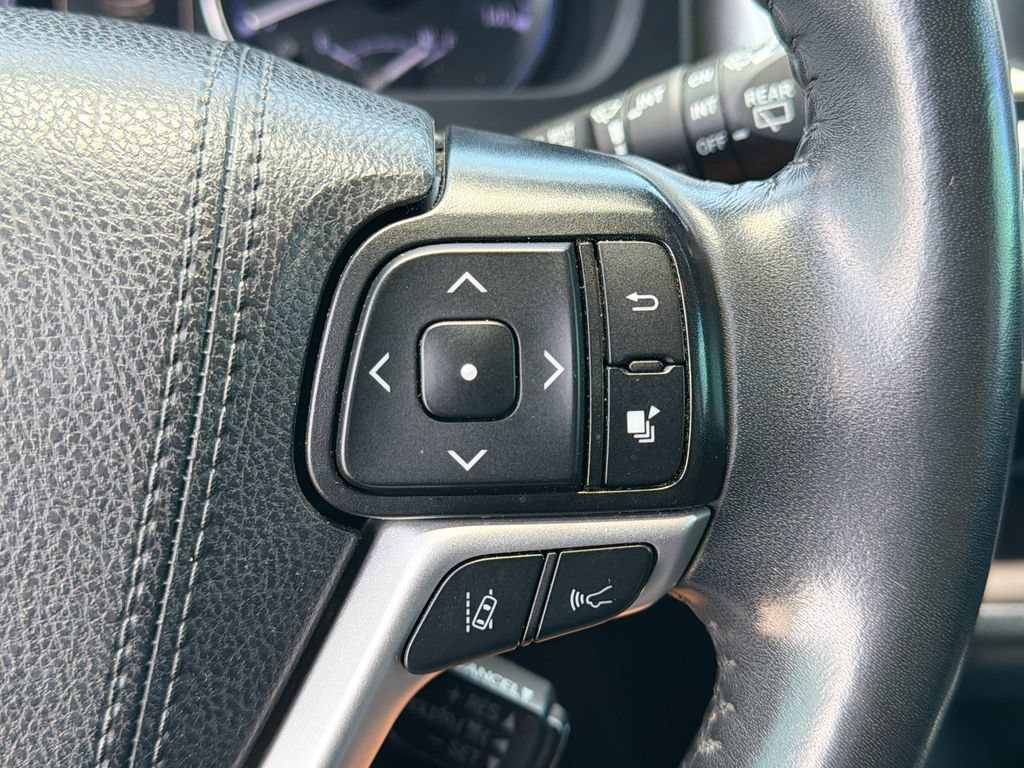 Used 2019 Toyota Highlander XLE FWD image 27
