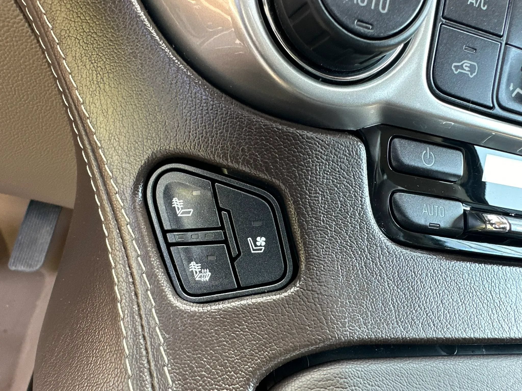 Used 2020 Chevrolet Suburban Premier AWD/4WD image 28