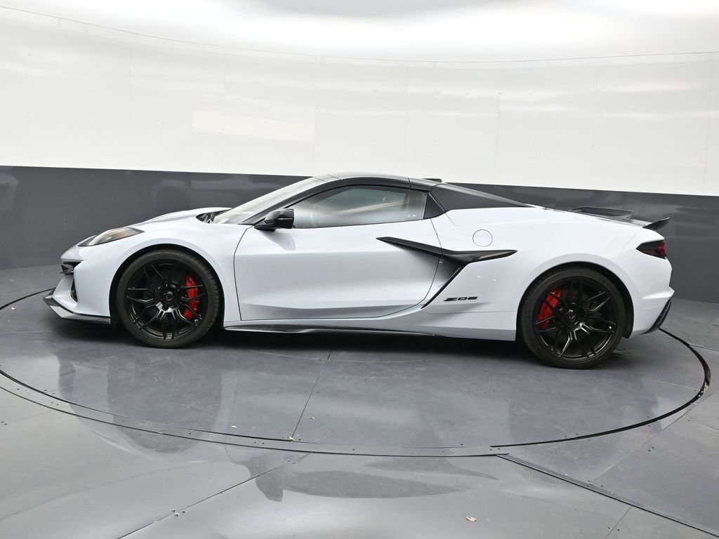 Used 2023 Chevrolet Corvette Z06 w/ Stealth Interior Trim Package RWD image 2