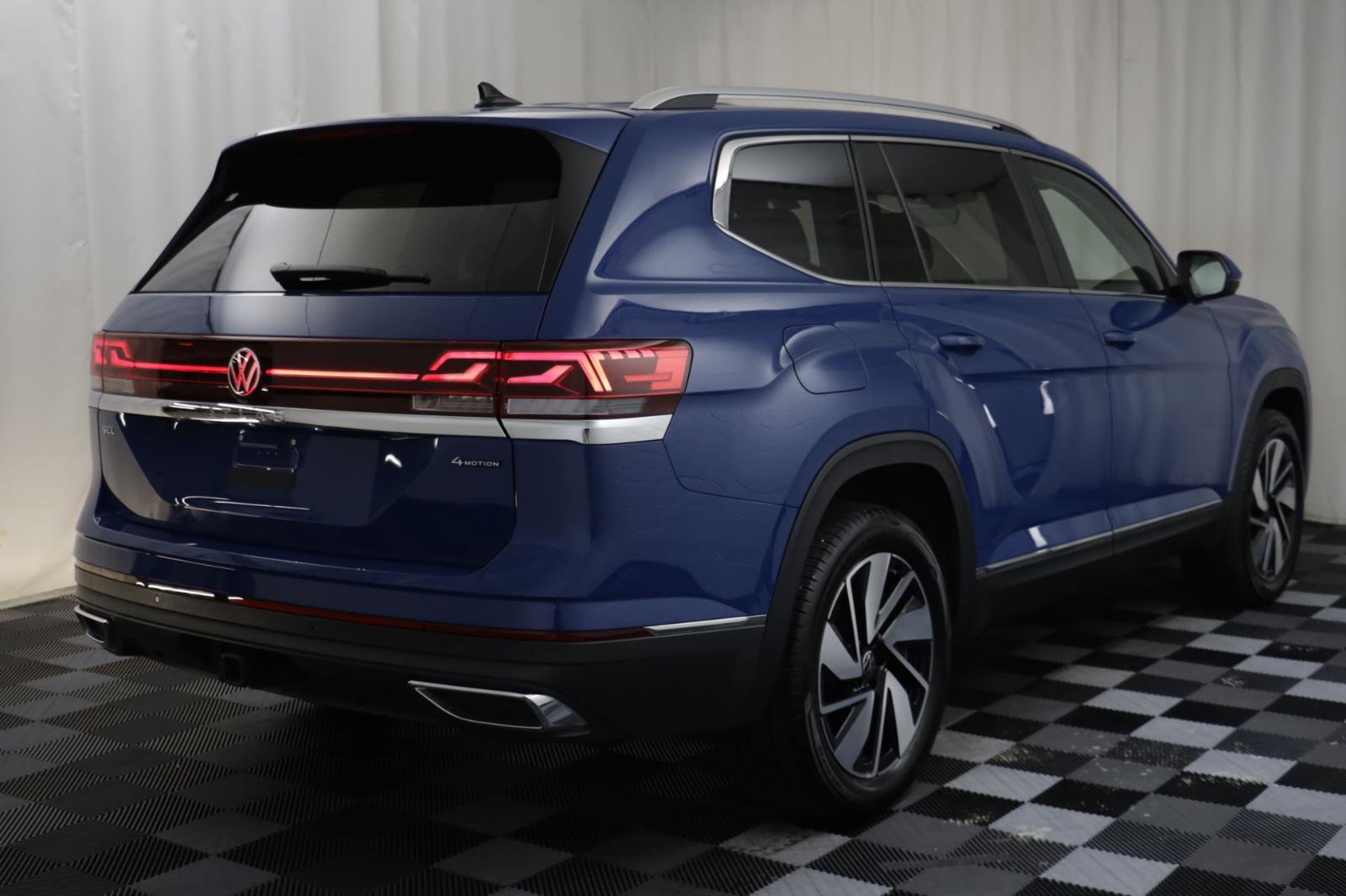 Used 2025 Volkswagen Atlas SEL image 17