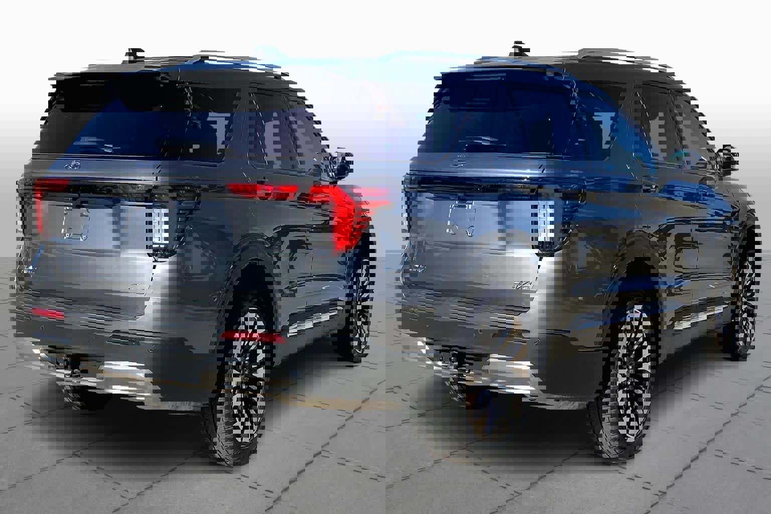 Used 2025 Ford Explorer Platinum w/ LUX Leather Package image 12