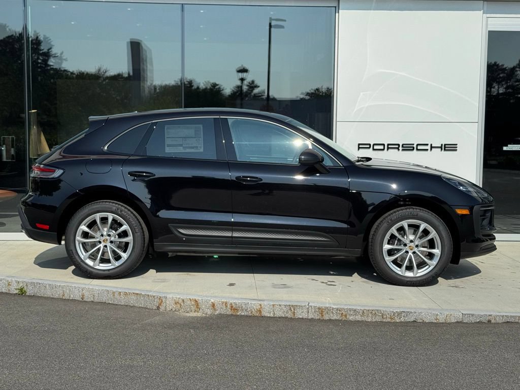 Certified 2025 Porsche Macan AWD/4WD image 15