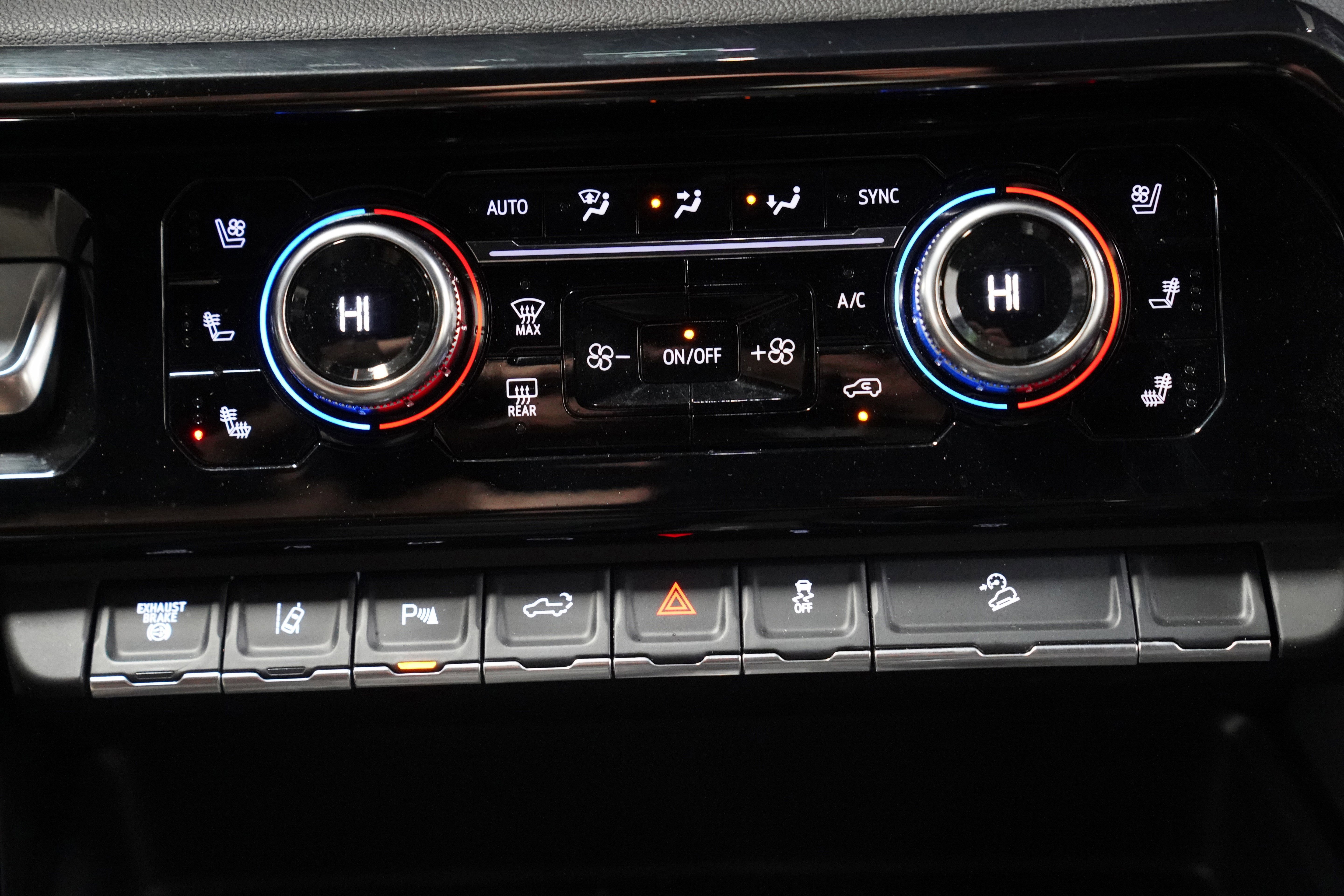 Used 2024 GMC Sierra 2500 AT4 w/ AT4 Preferred Package image 28