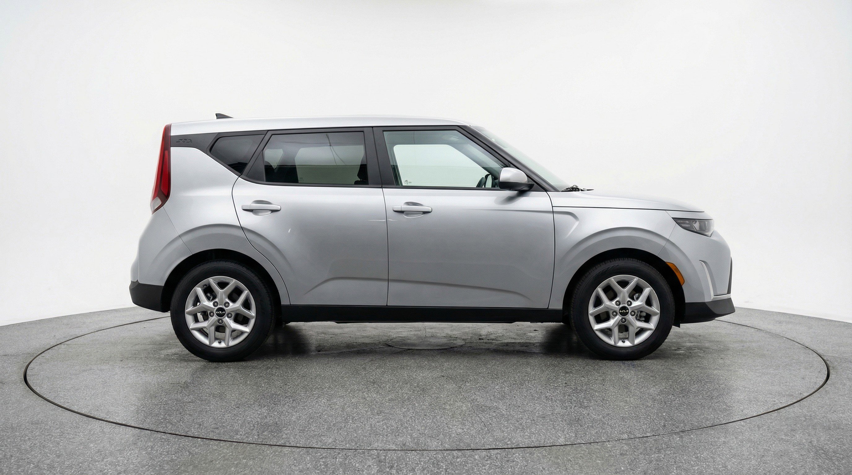 Used 2025 Kia Soul LX w/ LX Technology Package FWD image 11
