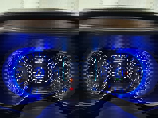 Used 2017 Chrysler Pacifica Touring-L w/ Tire & Wheel Group image 12