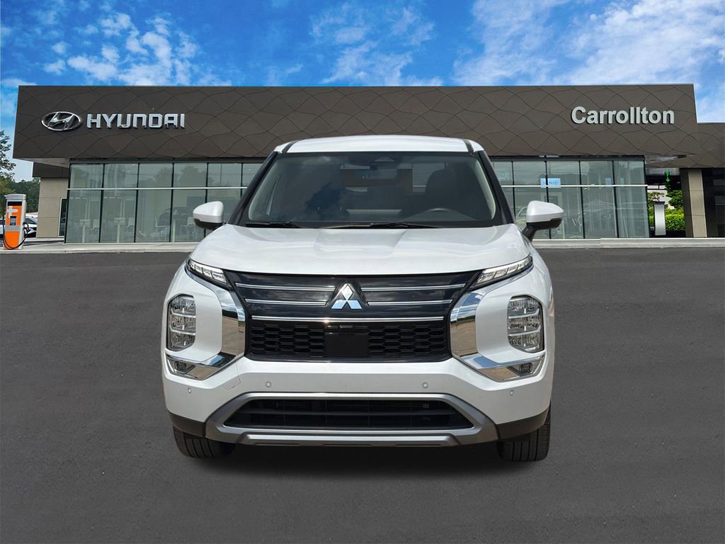 Used 2025 Mitsubishi Outlander SE FWD image 2