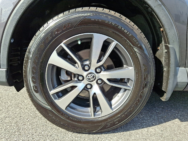 Used 2018 Toyota RAV4 XLE AWD/4WD image 8