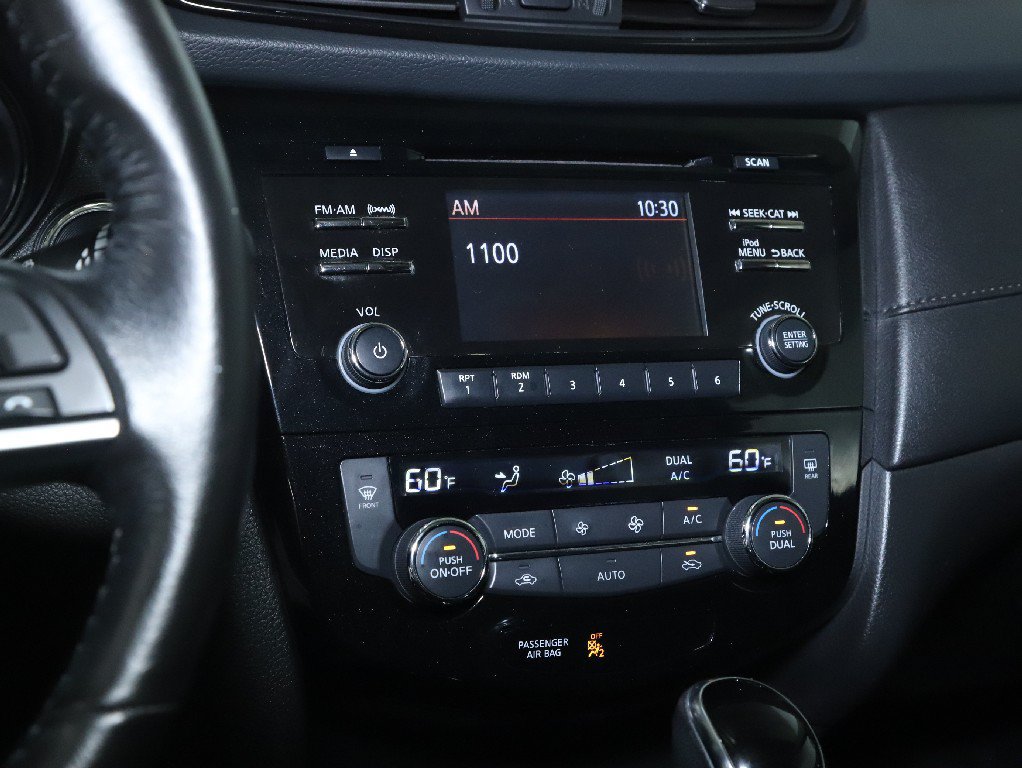 Used 2017 Nissan Rogue SV w/ Sun & Sound Touring Package AWD/4WD image 28