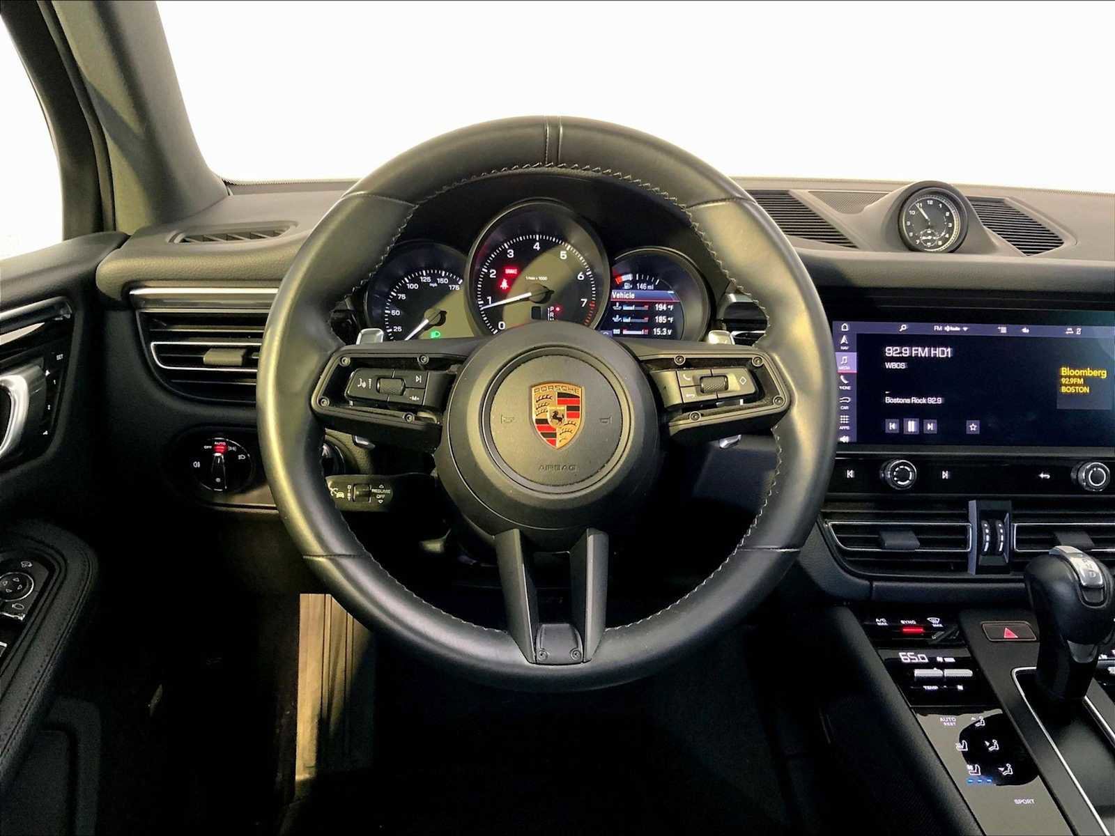 Certified 2023 Porsche Macan image 15