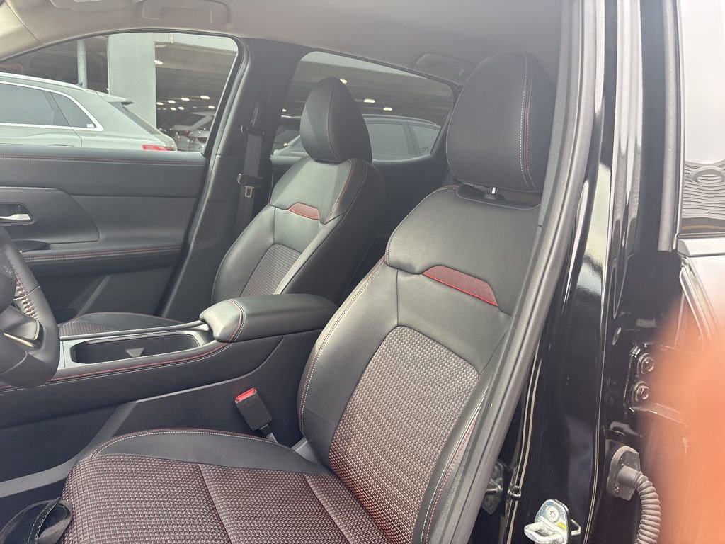 Used 2025 Nissan Kicks SR image 13