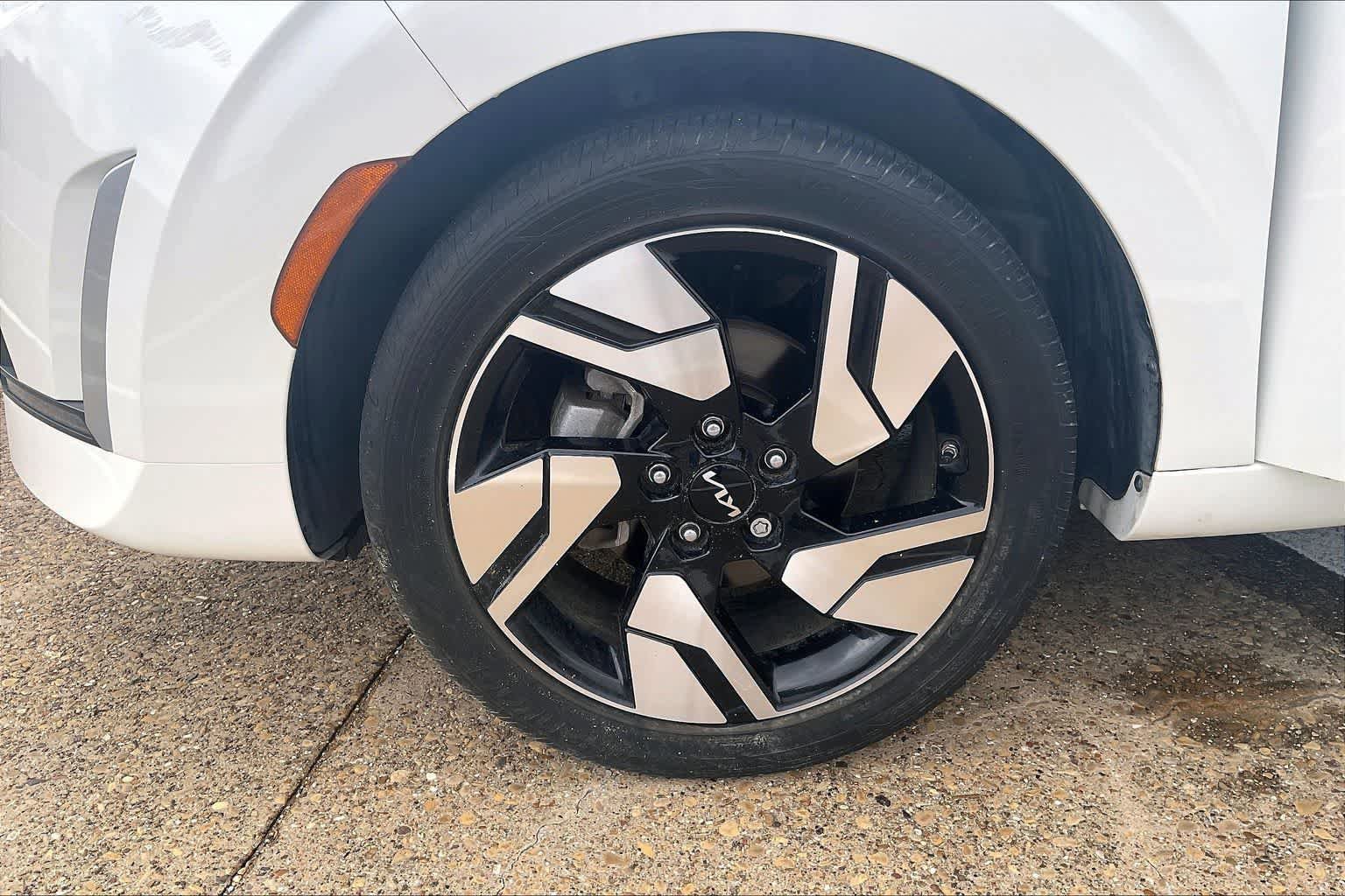 Used 2024 Kia Soul GT-Line w/ GT-Line Technology Package FWD image 8