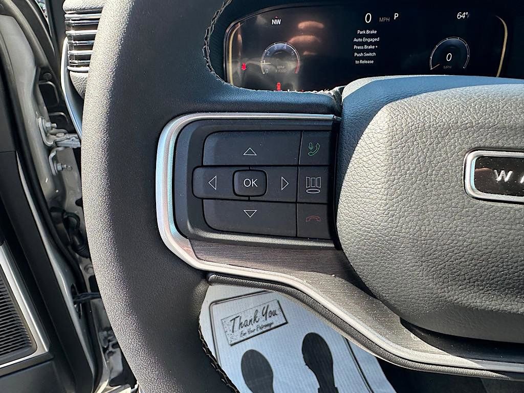 Used 2025 Jeep Wagoneer L Series II w/ 8-pass Seating Package image 22