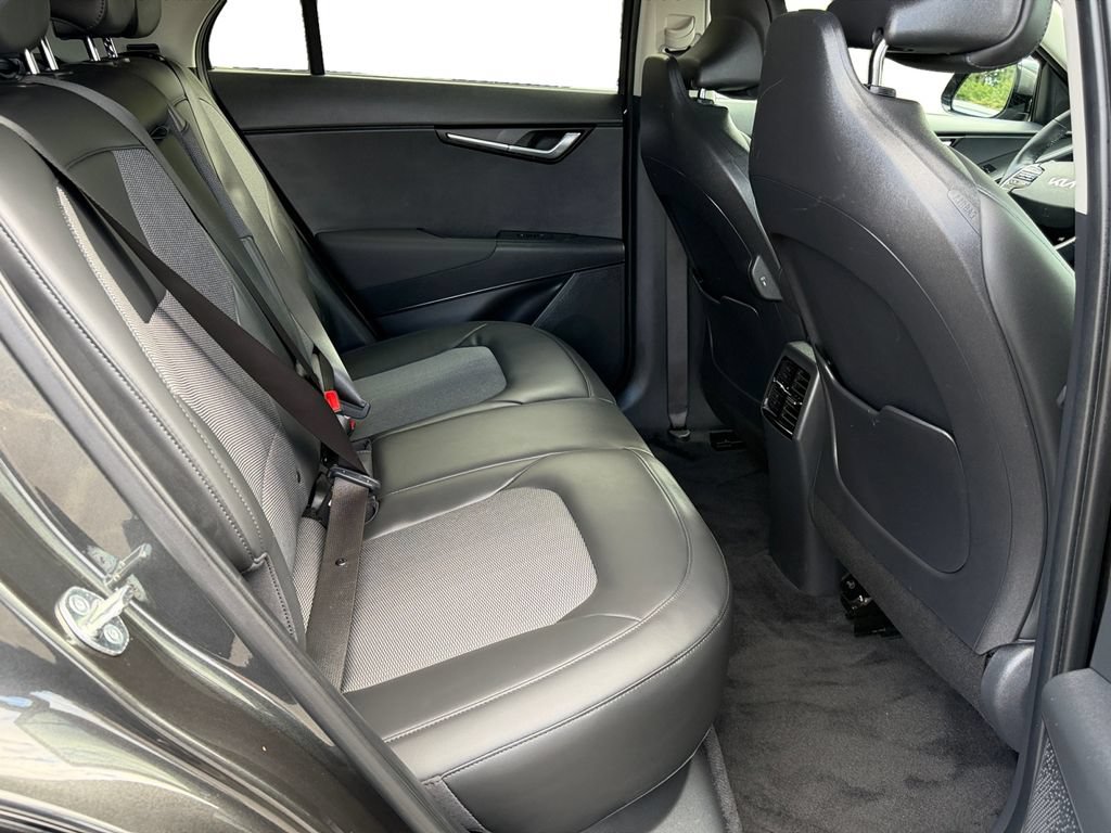 Used 2023 Kia Niro Wind w/ Wind Preserve Package FWD image 9