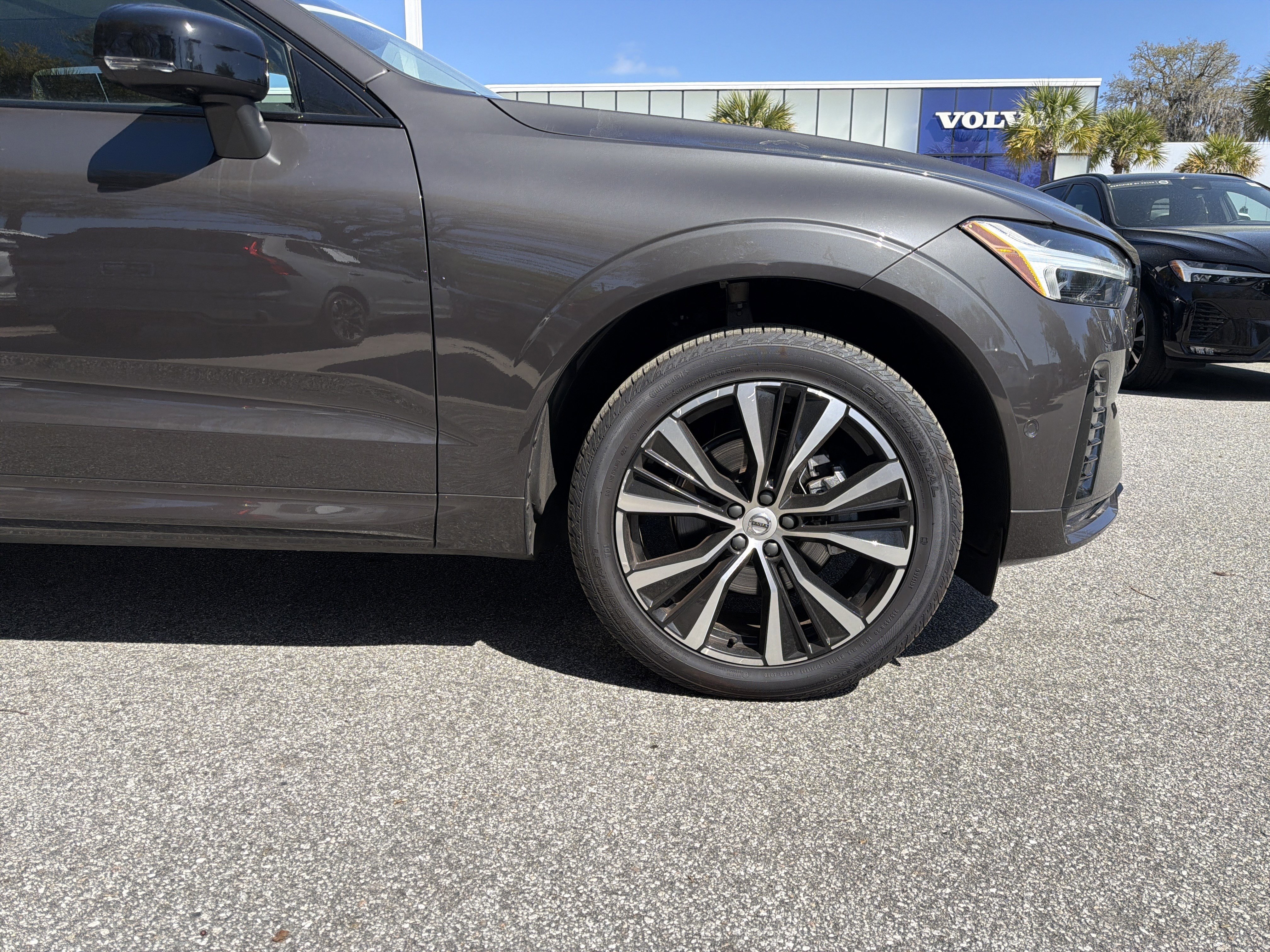 Certified 2025 Volvo XC60 B5 Plus image 14