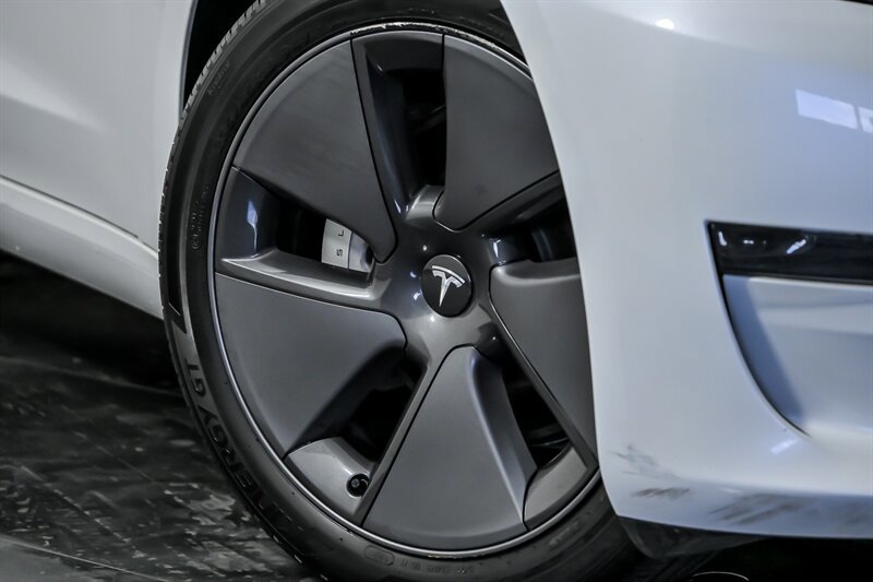 Used 2023 Tesla Model 3 Standard Range RWD image 3