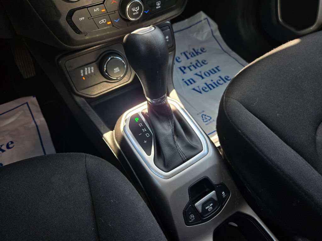 Used 2022 Jeep Renegade Latitude AWD/4WD image 25