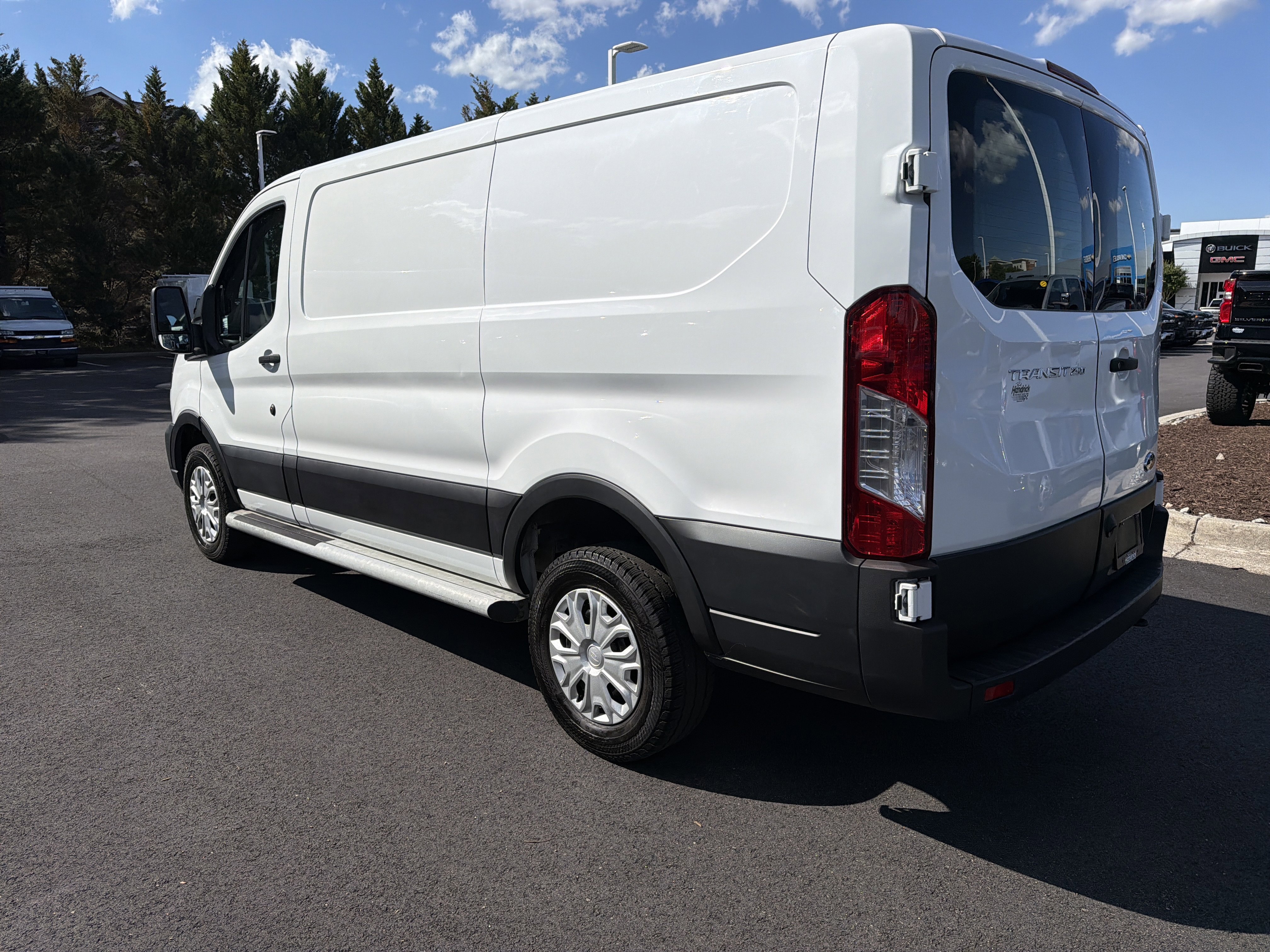 Used 2024 Ford Transit 250 Low Roof w/ Exterior Upgrade Package RWD image 8