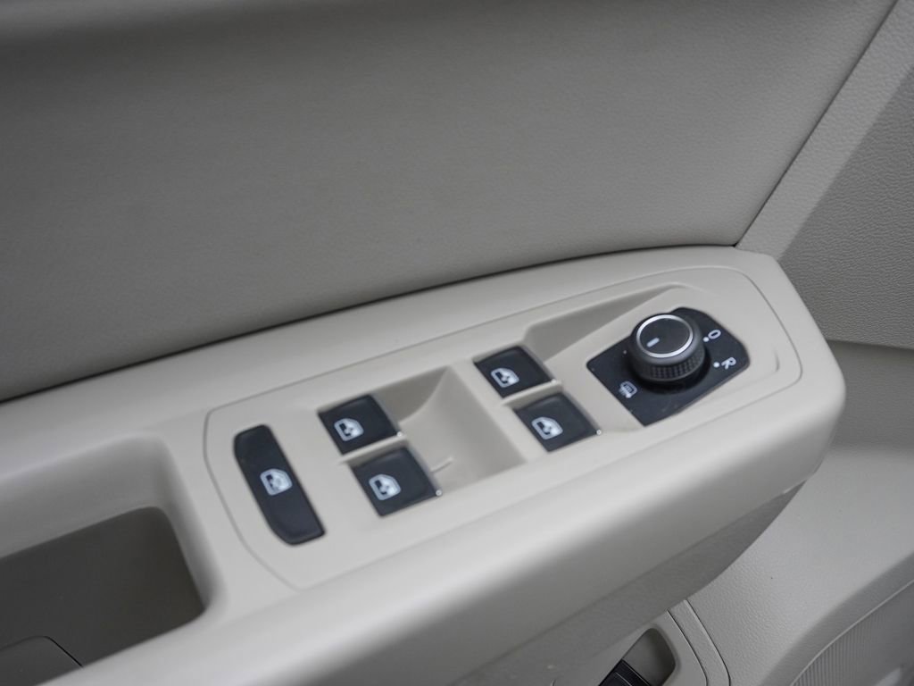 Used 2023 Volkswagen Tiguan SE R-Line FWD image 40