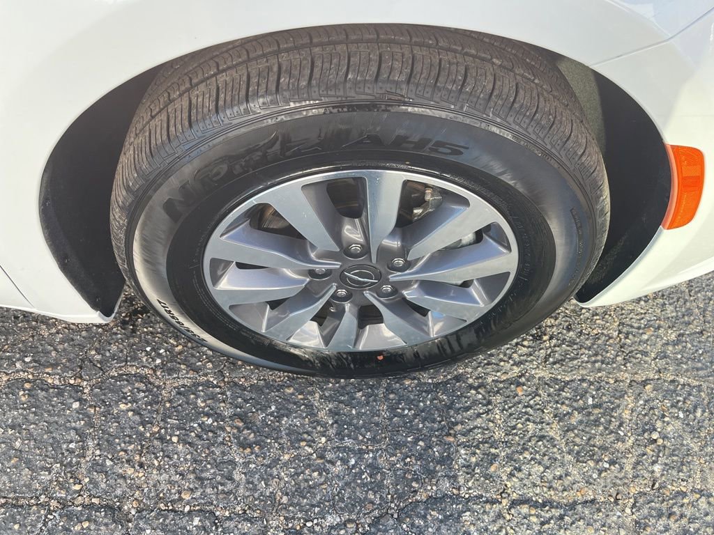 Used 2023 Chrysler Pacifica Limited image 33