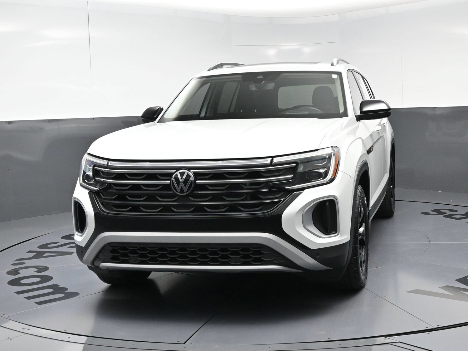 Used 2024 Volkswagen Atlas Peak Edition SEL AWD/4WD image 5
