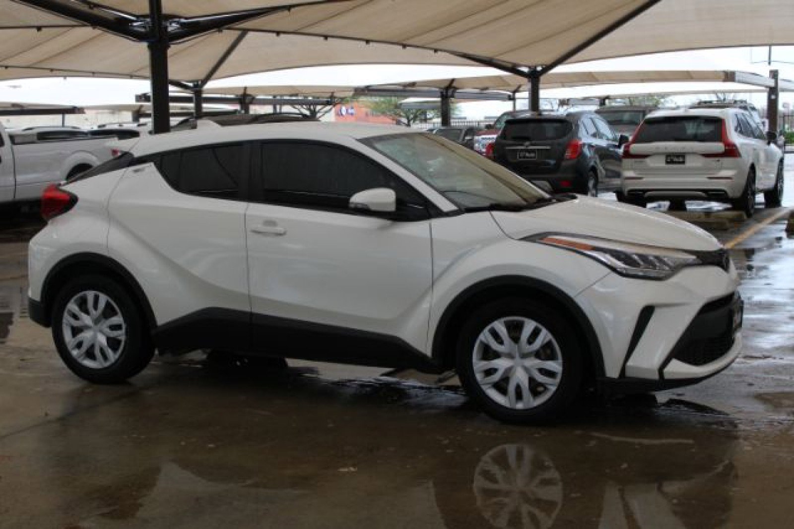 Used 2020 Toyota C-HR LE image 14