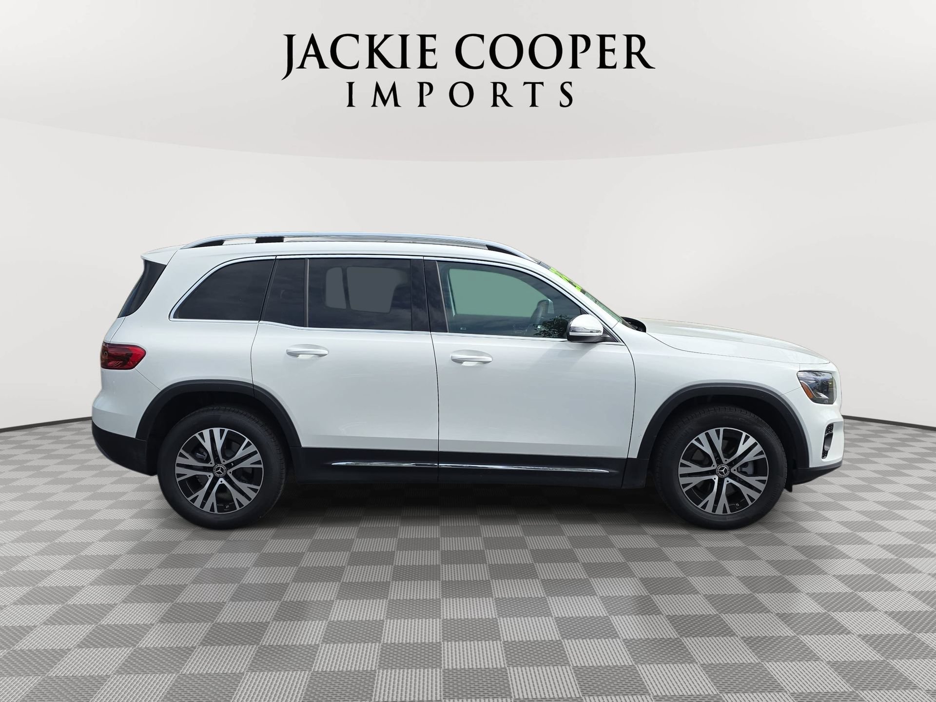 Used 2025 Mercedes-Benz GLB 250 image 4