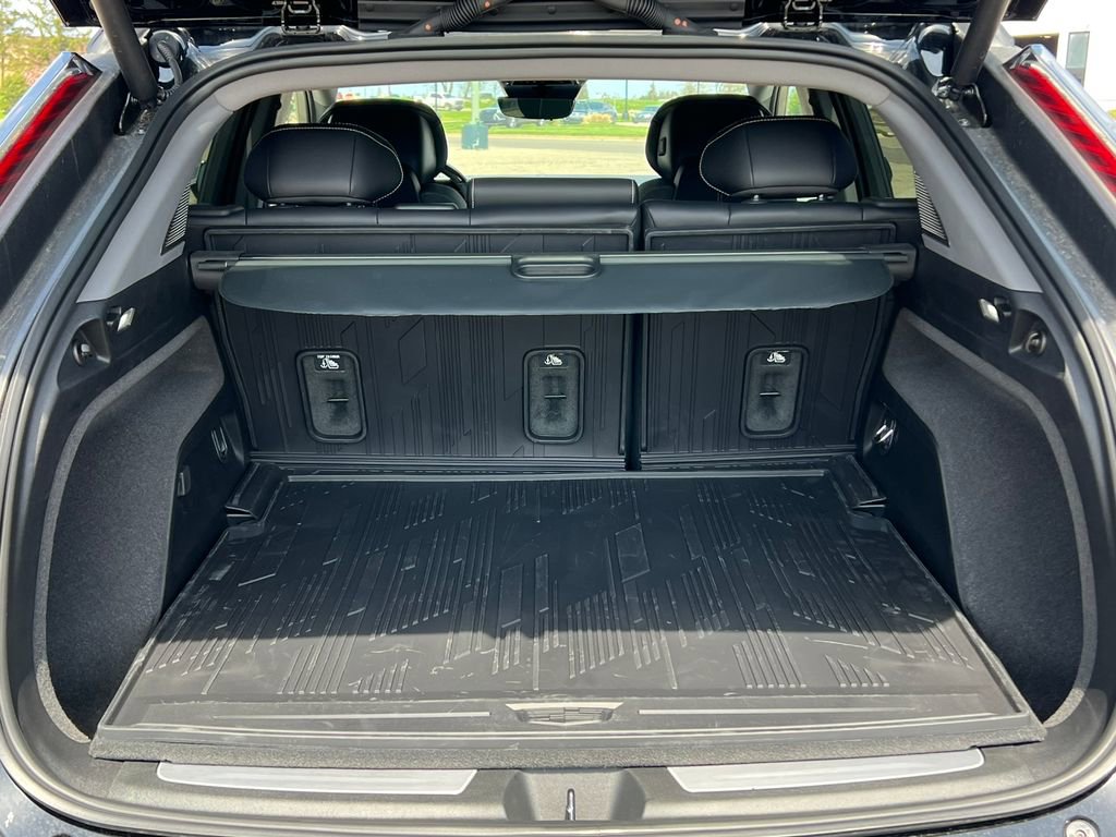 New 2026 Cadillac Optiq Sport 1 w/ LPO, Floor Liner Package AWD/4WD image 33