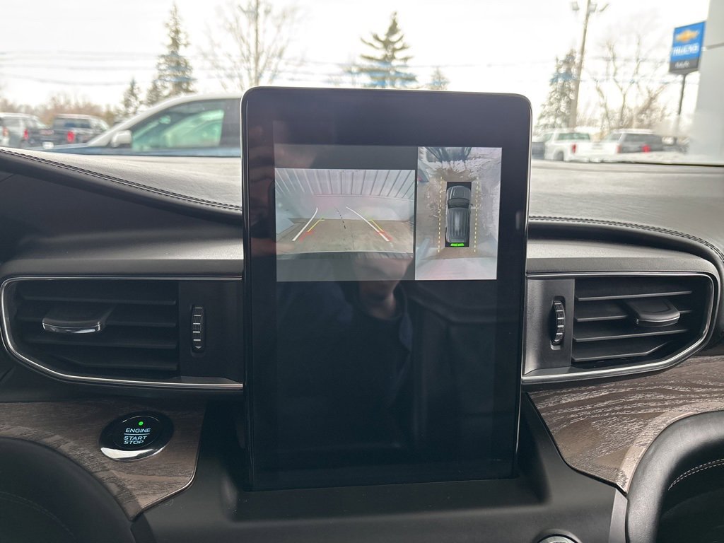 Used 2020 Ford Explorer Platinum w/ Premium Technology Package image 16