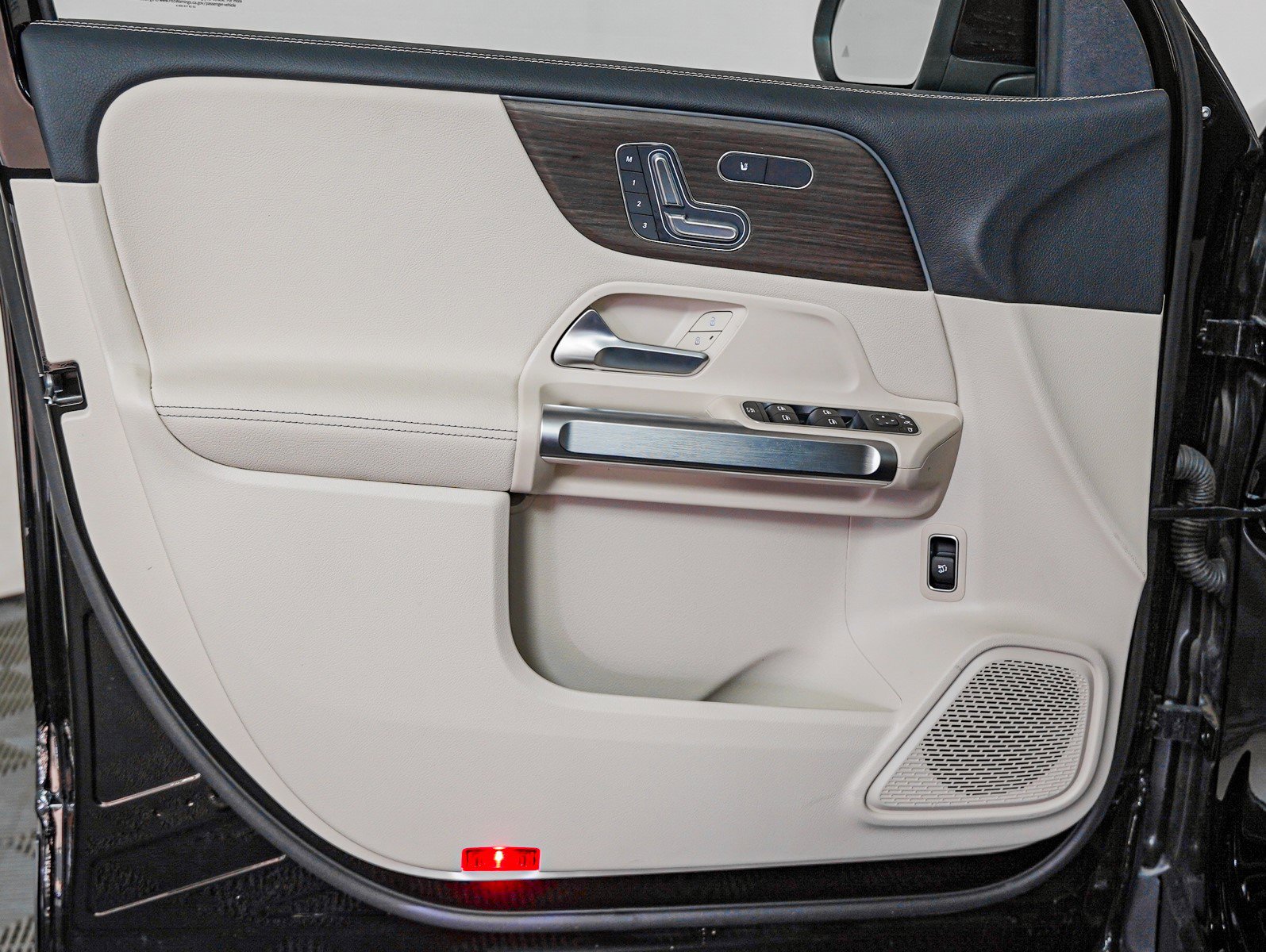 New 2025 Mercedes-Benz GLB 250 image 23