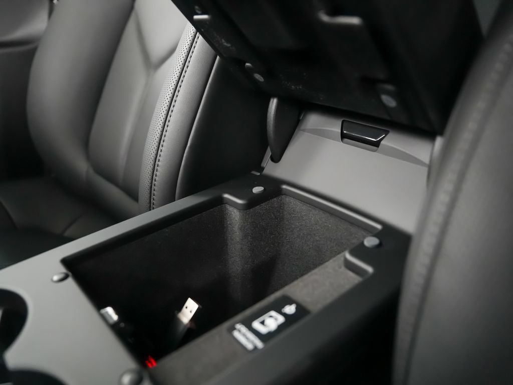 New 2026 Porsche Macan Turbo AWD/4WD image 33