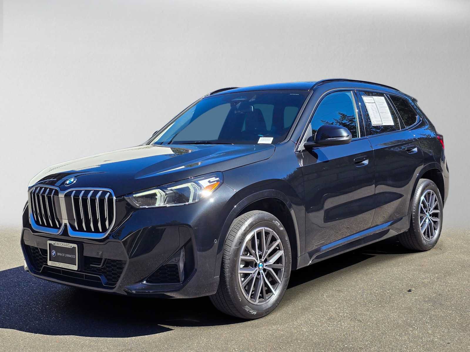 Used 2025 BMW X1 xDrive28i w/ M Sport Package AWD/4WD image 7