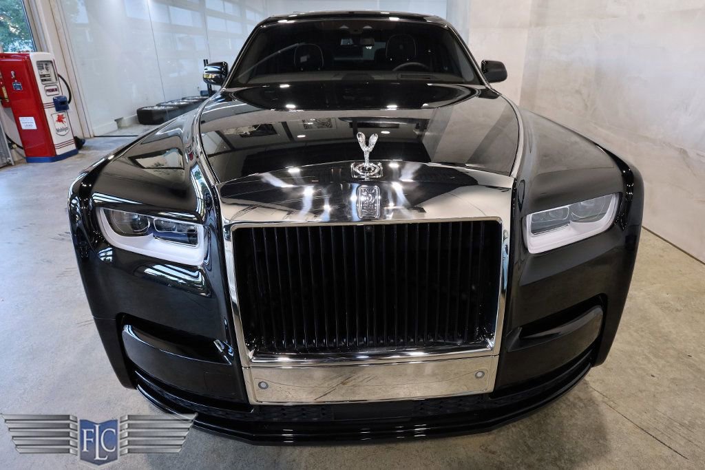 Used 2022 Rolls-Royce Phantom Sedan image 7