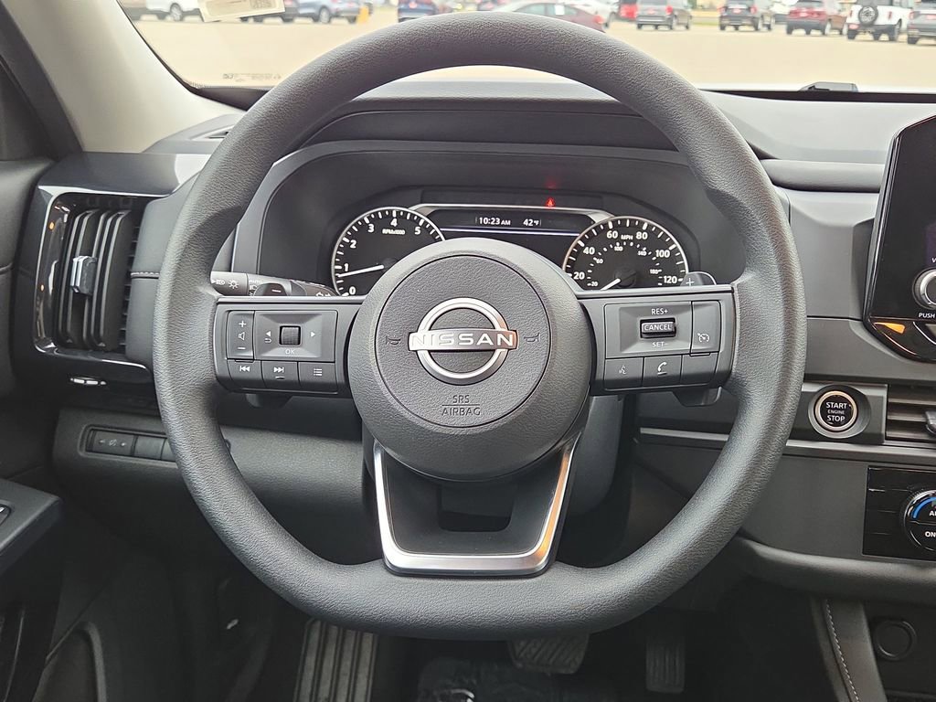 Used 2024 Nissan Pathfinder S image 19