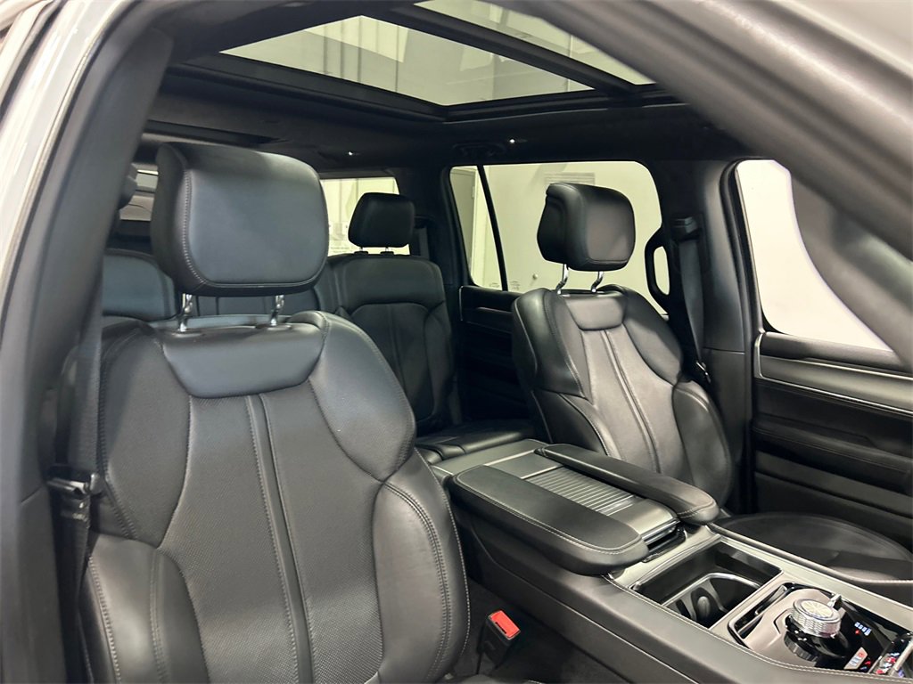 Used 2024 Jeep Wagoneer Series II image 36