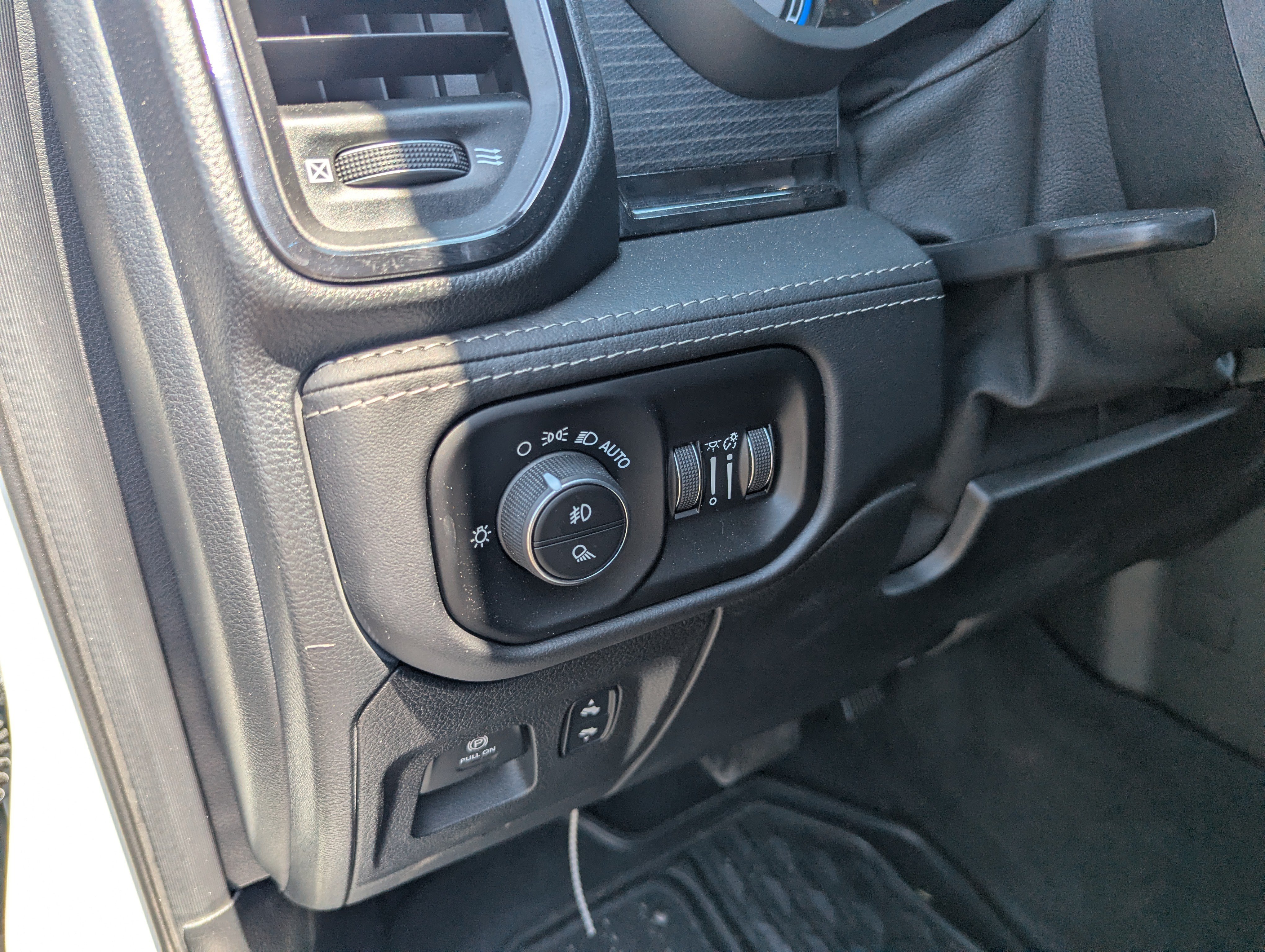 Used 2022 RAM 1500 Limited AWD/4WD image 23