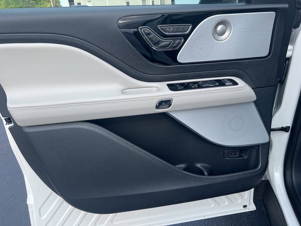 New 2025 Lincoln Aviator Reserve w/ Equipment Group 201A image 24