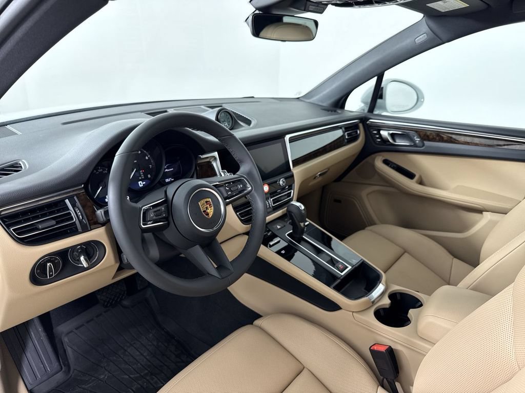 New 2026 Porsche Macan AWD/4WD image 4