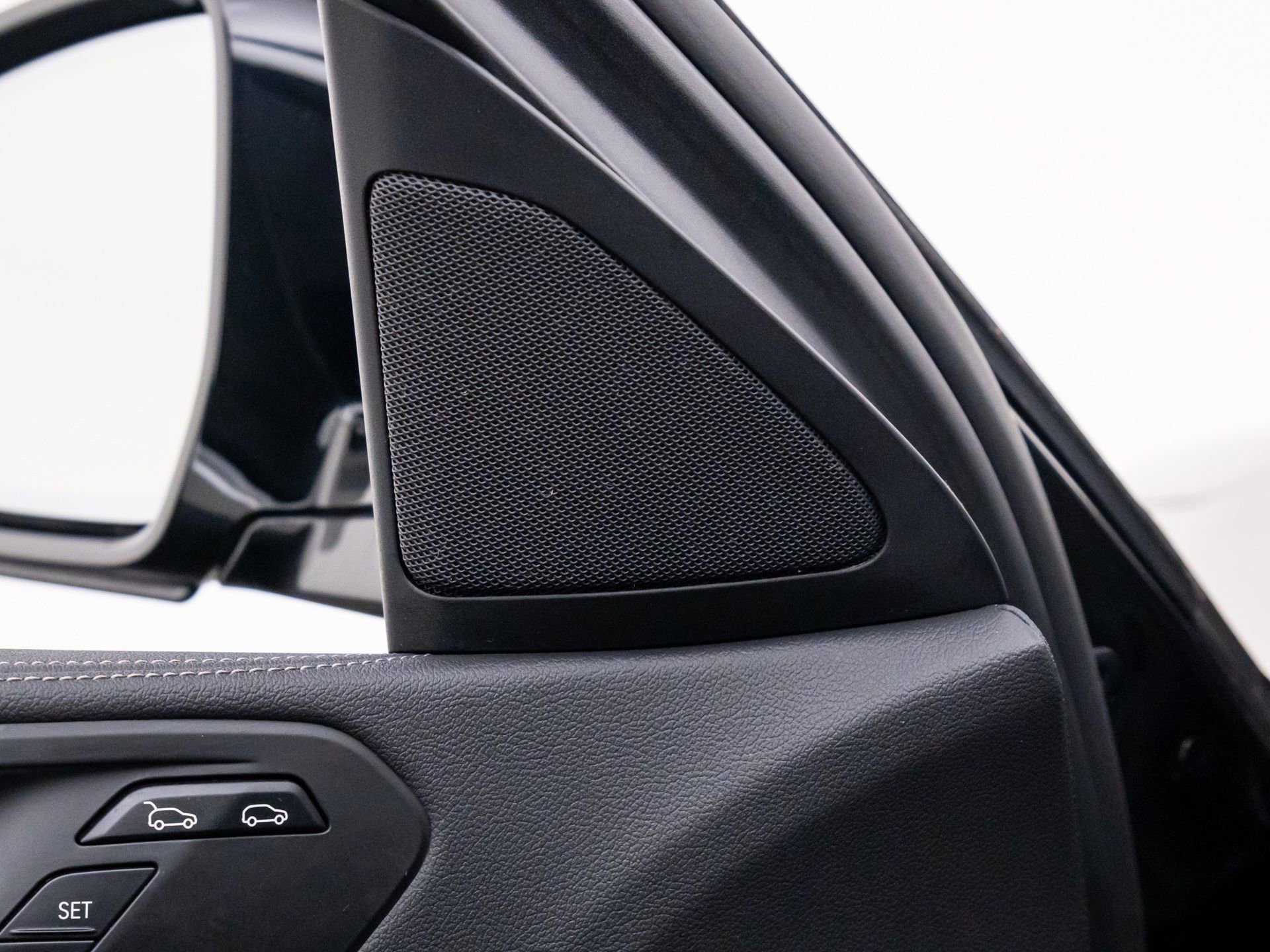 Used 2023 BMW X6 xDrive40i w/ Climate Comfort Package image 14